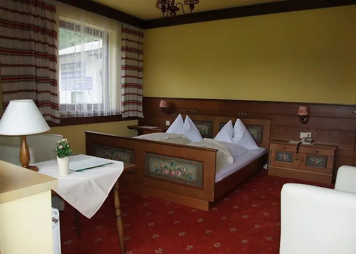 Knollhof فندق 3*